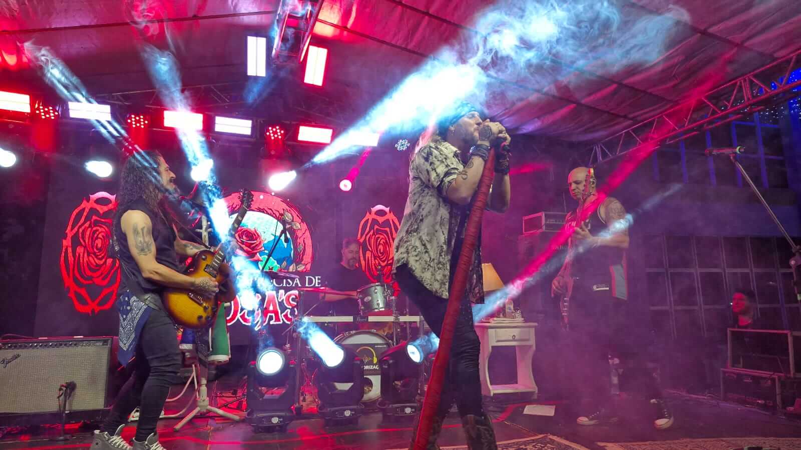 <p>Banda Rosas</p>