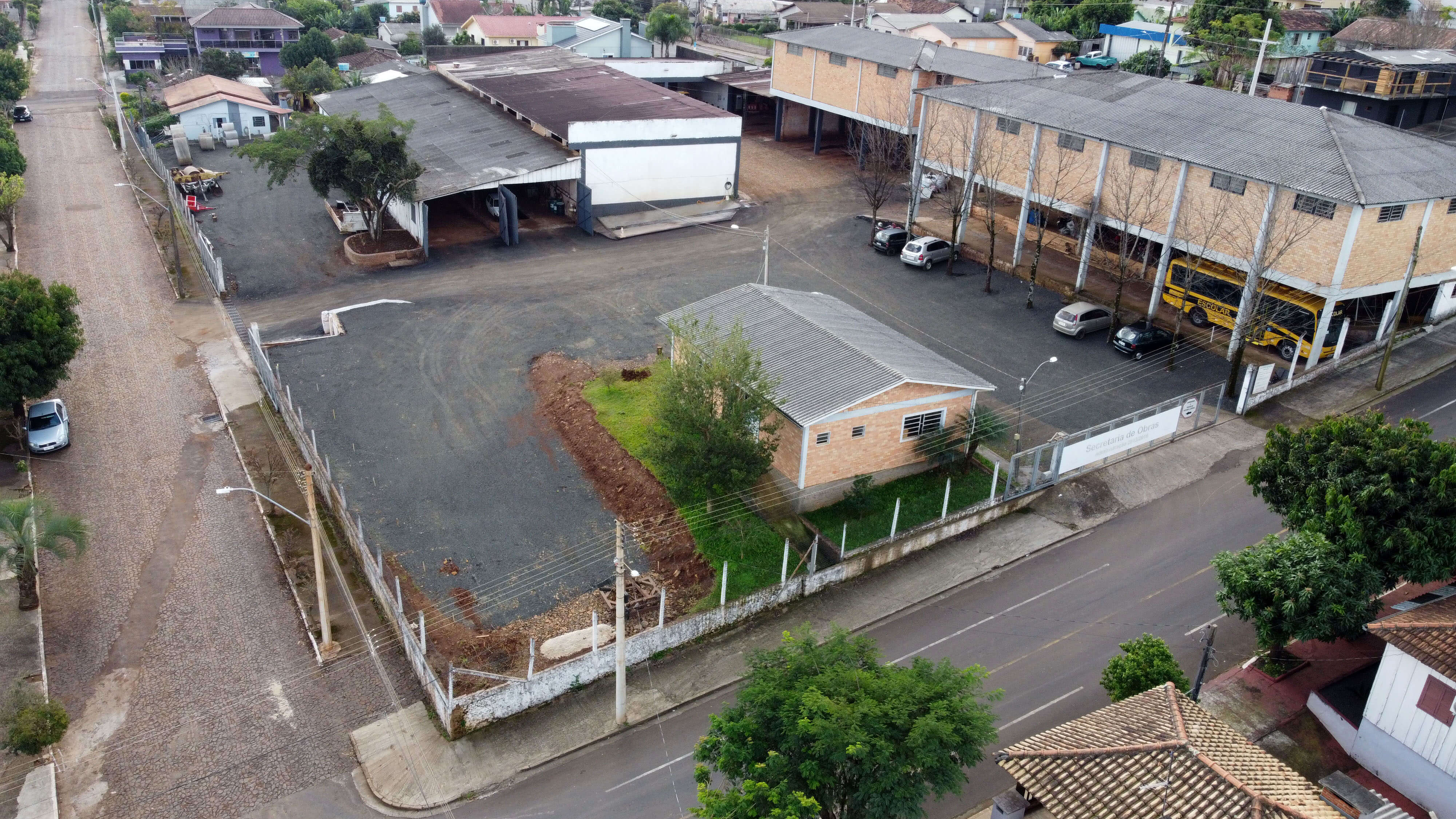 <p><strong>Parque de M&aacute;quinas em Turno &Uacute;nico</strong></p>