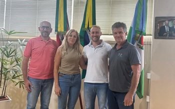 <p>Prefeito Miguel Simon recebeu a diretoria do Hospital</p>
