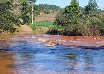 <p><strong><span style="font-size: 14.0pt;">Ponte de Alpargatas est&aacute; interditada</span></strong></p>