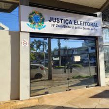 Cart&oacute;rio Eleitoral de Tr&ecirc;s de Maio orienta jovens