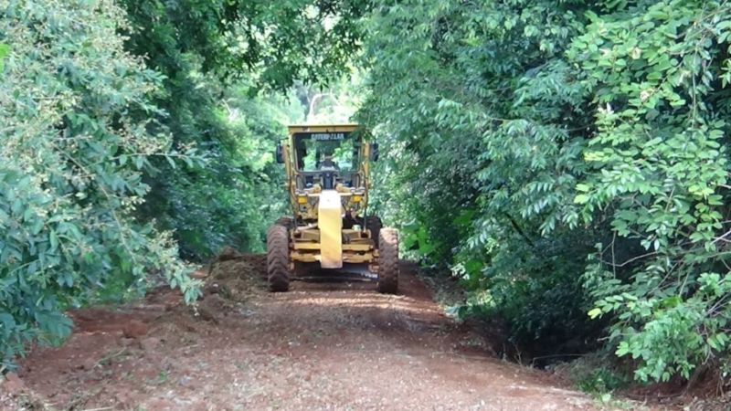 Recuperação de estradas em Pé de Bota