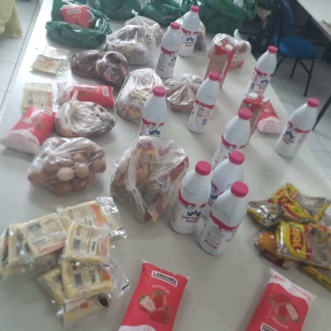 Entrega de alimentos proteicos para pessoas idosas e com deficiência
