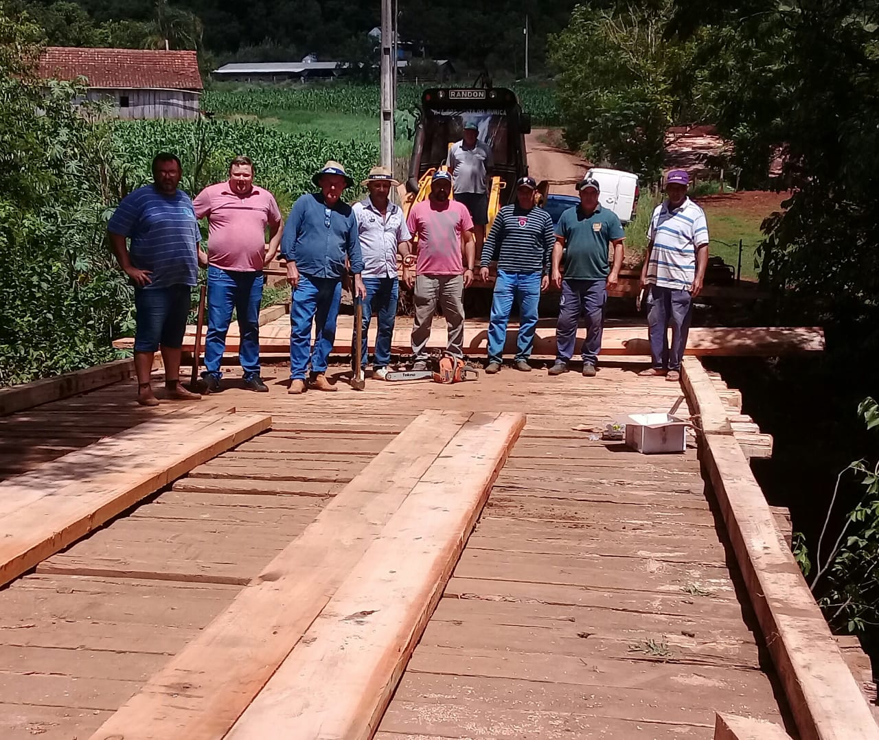 Reforma de ponte sobre o Rio Reúno