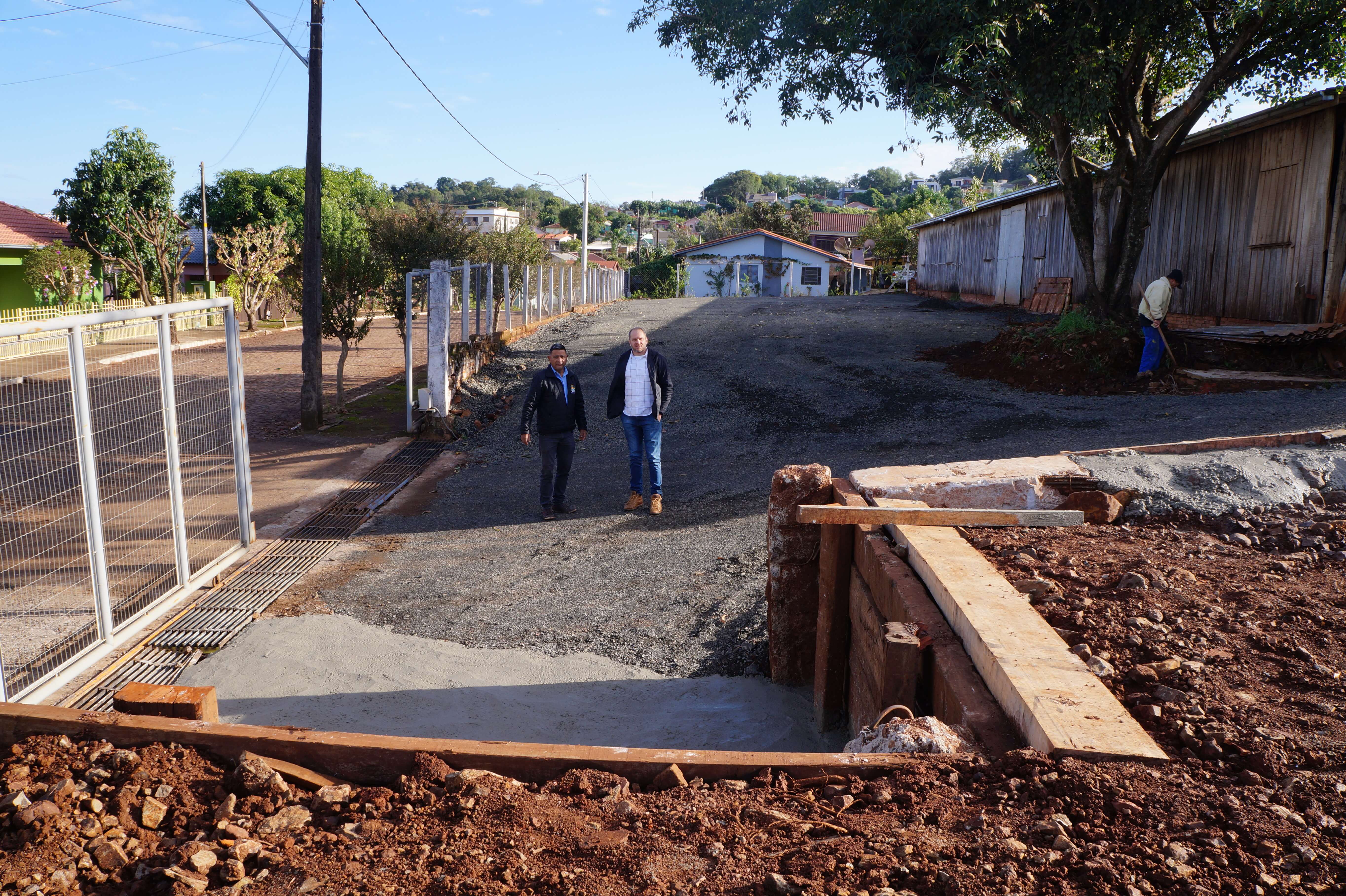 Prefeito Joãozinho Sehnem vistoria obras