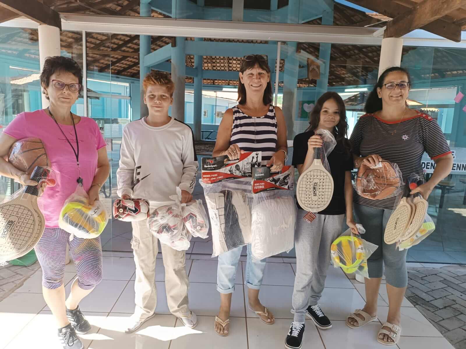 Escolas Municipais Recebem Materiais  Esportivos  e Recreativos 
